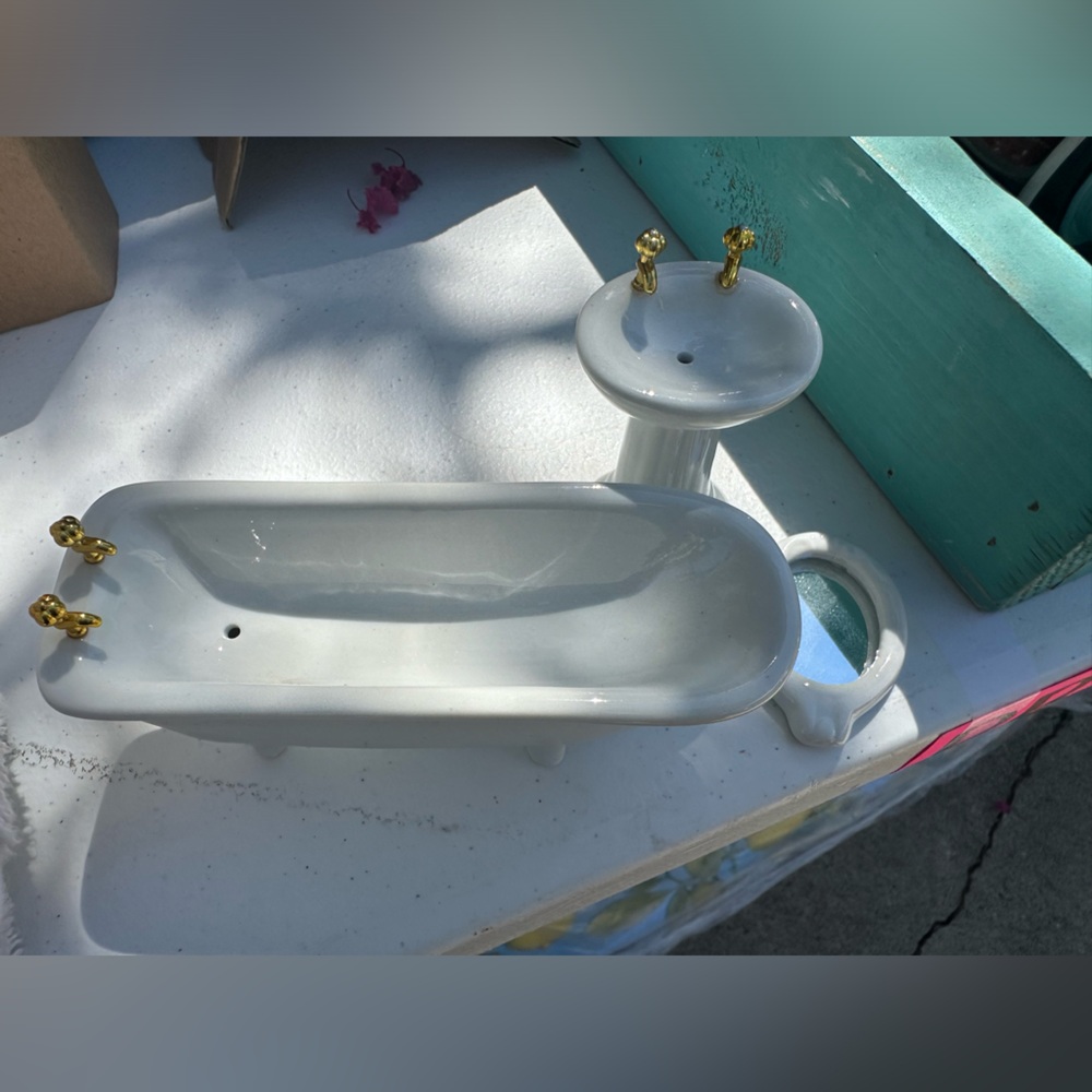 Porcelain bathroom doll set